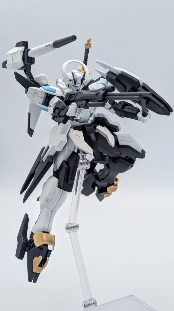 ビームライフル。思えば、ホロメンイメージでビームライフル+実体シールドを装備している作品は少ないような?