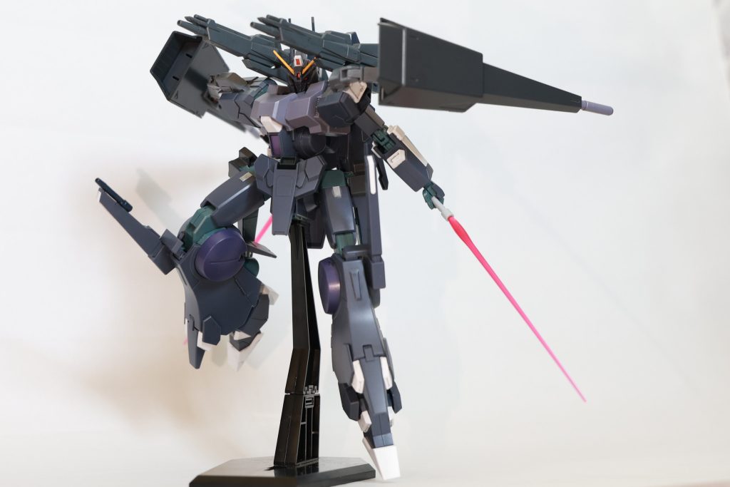 塗装はほとんどなしで、すみいれとトップコートだけで済ませました。バインダーはTR-5のもの、バックパックのハイメガ粒子砲やバインダーのアームなどはパワードアームズのものを使用しました。