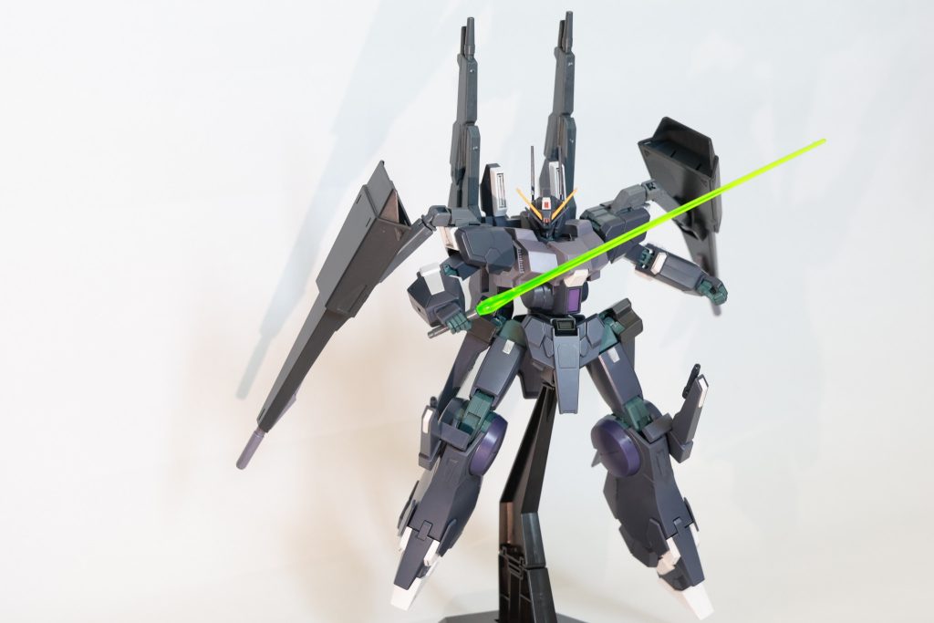 ビームサーベルはシナンジュスタインの柄と連邦機のピンクのビーム刃を使用ハイビームサーベルはズザの柄とクシャトリヤのビーム刃を使用しました。