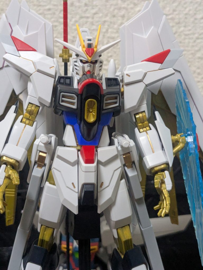 マスク改修するだけで馬面が解消した気が・・・マイフリより、HGCEストフリの方が映画の作画に近いのかな?