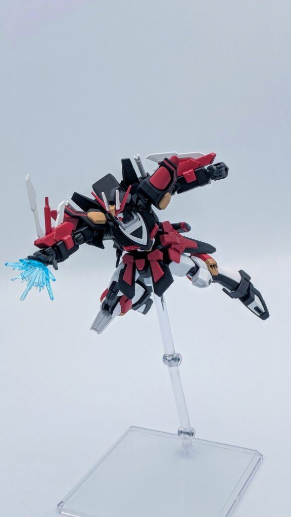 パルマフィオキーナ。腕部のフィンも相まって案外似合います。畜神様のド正論パンチが結構好きなので、これを搭載する事だけは決めてましたw