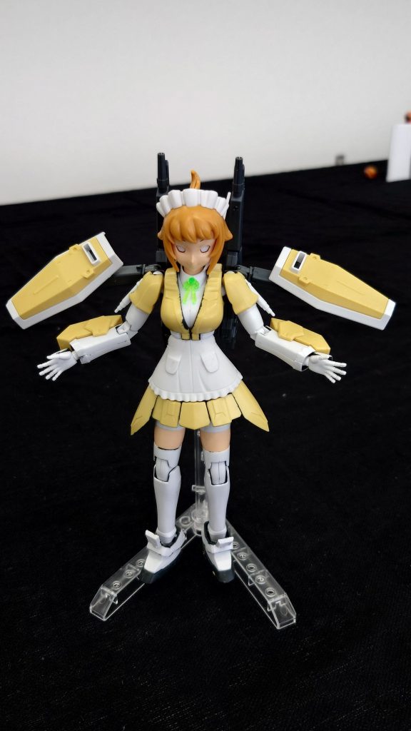 仮組み、白目女子。