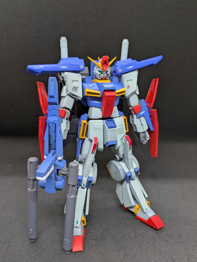 強化型風ZZその①強化型を意識して作りましたが、強化型風です（笑）一応改造した所です。・両肩の形状変更・腰アーマーの一部延長・膝のビヨーンって伸びてる部分の延長（なんて呼ぶの？）・バックパックの一部パーツ変更。・ハイメガキャノンの大型化。できなかった所はミサイルポッドの延長です。私の腕では断念。参考に某大尉様の動画を何度も見させていただいたのですが、やはり命を削って作られただけあって、さすがの出来栄えでした。