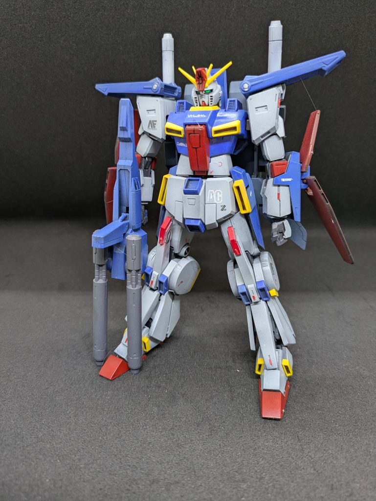 通常型ZZその①発売日近くに（当時は積んでなかったんですよ〜）作った方です。キットのままの組み立てなので、特筆することはありません。合わせ目消しすらやっていません・・・。（やったつもりになってました）デカールは当時貼ってなかったので、今回追加で貼りました。こっちはアーガマが母艦時代の設定です。