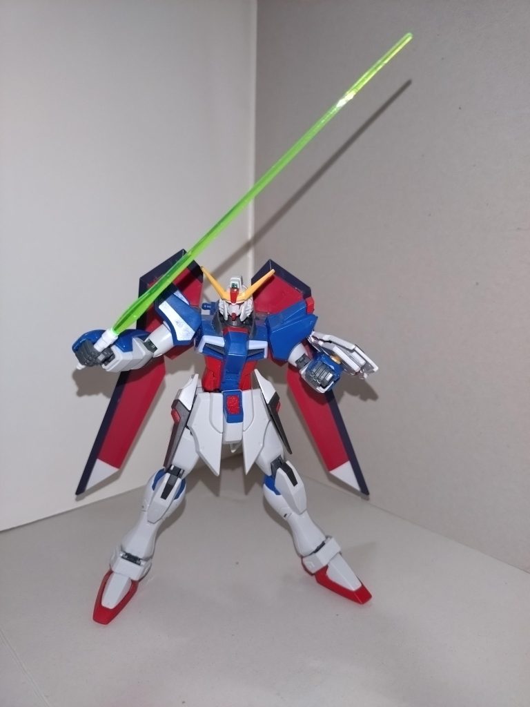 このため見た目ではデスティニーよりもかなり弱体化しているが、量産機としてはハイスペックであり、実際、熟練パイロット用として少数生産が行われる予定になっていた。しかしながら、コストパフォーマンスに優れた上に可変機でもあるムラサメ改に比べ、中途半端な印象を拭えなかったこともあり、開発は結局中断されてしまった。