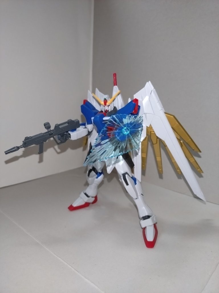 燈「真ん中の黄色のパーツが本来のデスティニーならあるんだけど、こいつは左手側にはそのパーツがハナからないから、わざとハメてないんだ」