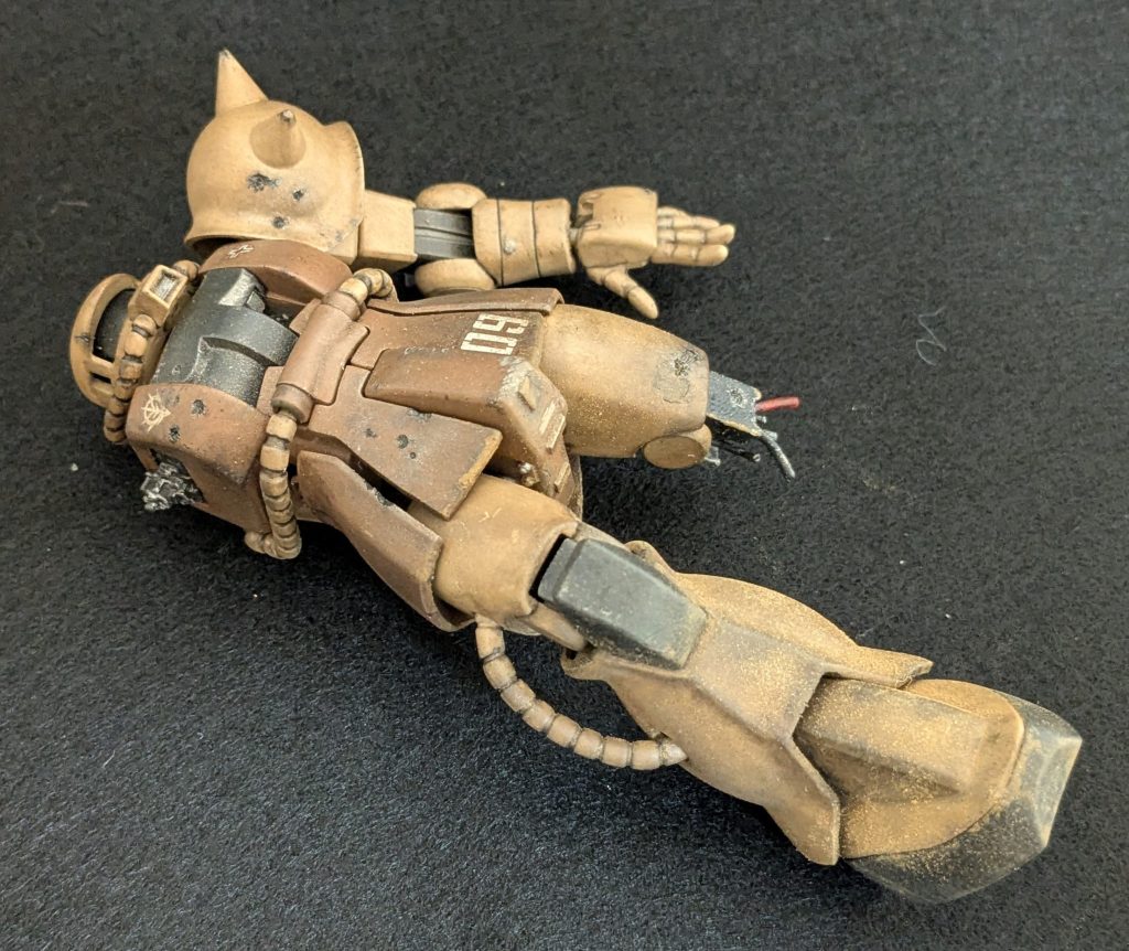 壊れたザクIIの単体です。9作目のガンプラなんで09です。