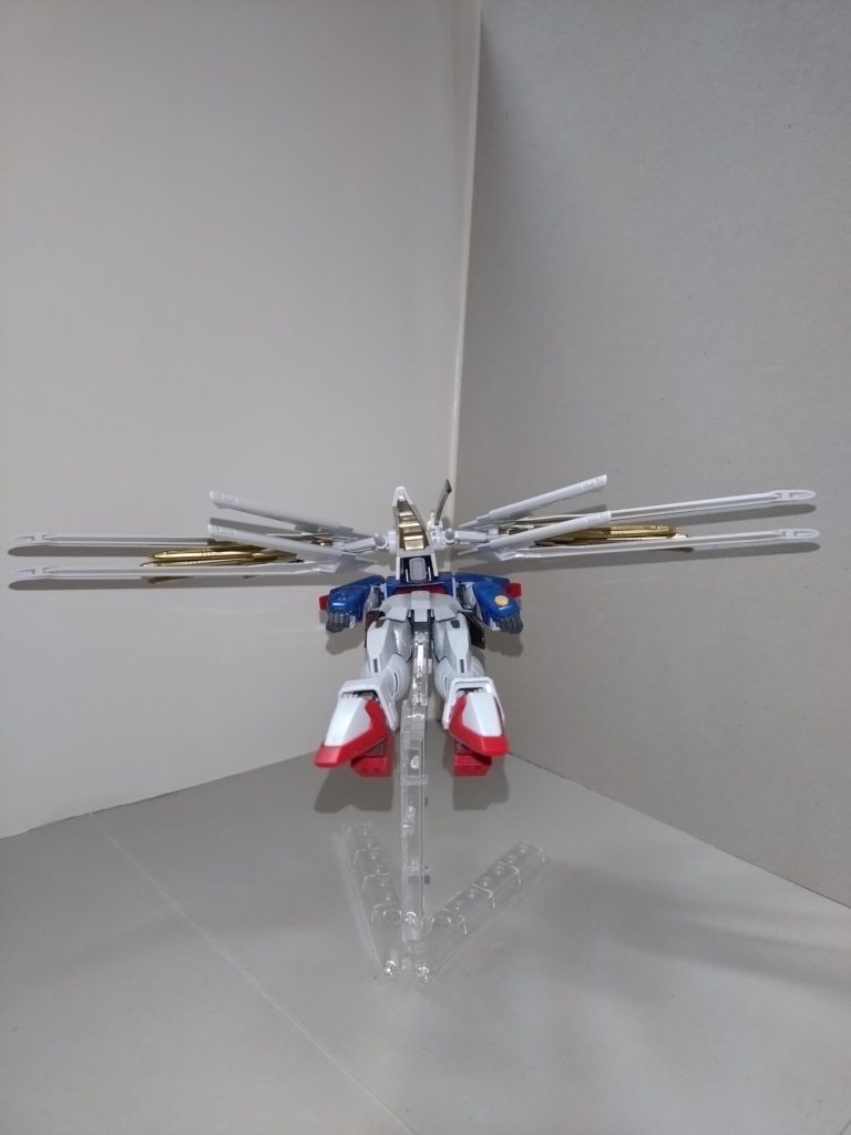 なおMA形態では武装がまったく使えなくなることから、長距離移動と偵察のときにのみ変形する。 〜羽丘女子学園高等部生徒会報より〜