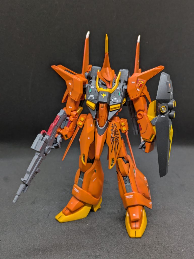 塗装について。実はアニメを見返してみるとここまでオレンジじゃないのですよね。もっと赤みがあります。ブラッドオレンジとでもいうのでしょうか・・・。でもいつの間にか私の中でグレミーのバウはオレンジと刷り込まれてしまいました。なんででしょう・・・?過去に作った時もオレンジで塗っていたような。思い込みは危険ですね・・・。オレンジ:エヴァオレンジイエロー:エヴァイエロー