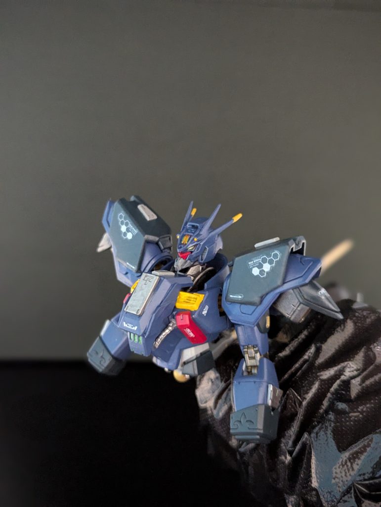 肩はジンクス系のパーツ胴体はジャンクで成形