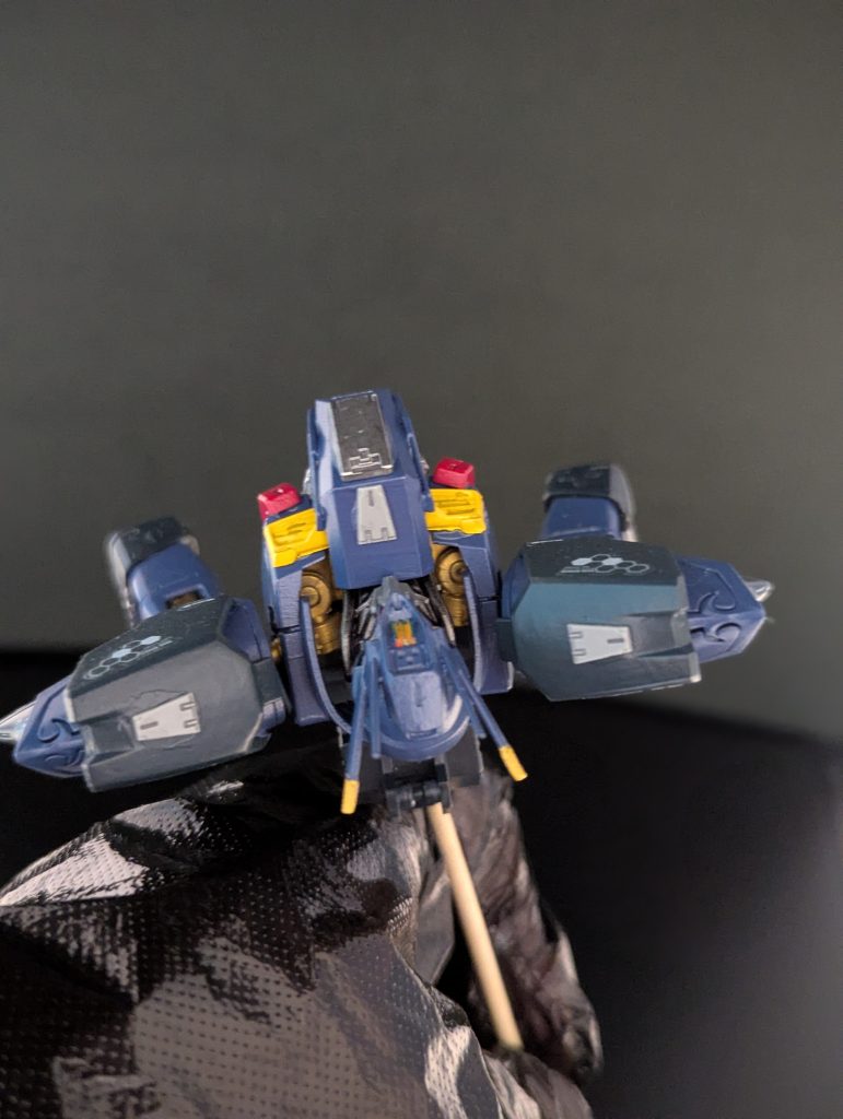 首周りは上から見ると、空洞