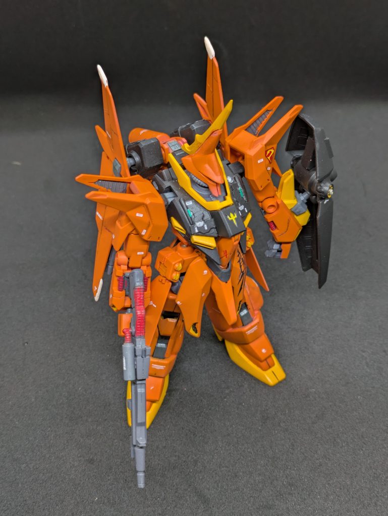 今回はそんなに複雑な変形ではないので、変形もさせようとしたのですが、「ミシッ」という嫌な音がしたので、中止です。