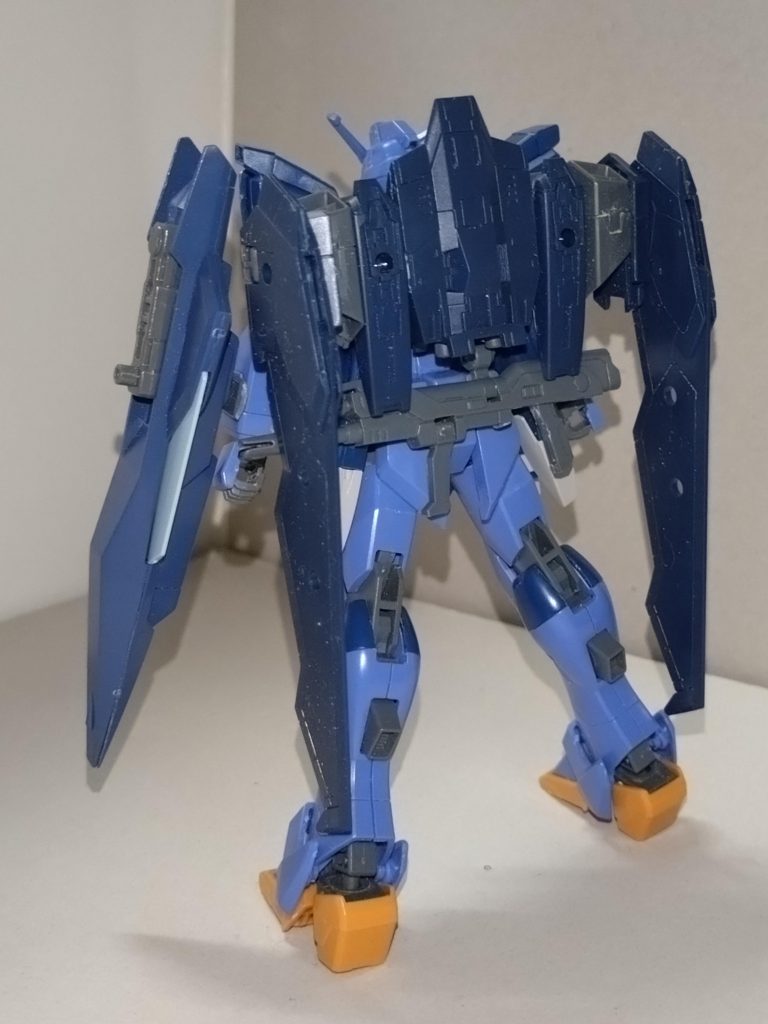 しかしながら、ガンプラバトルでドラグーンをほとんど使わなかったために、スーパードラグーンを持て余していた美咲は、インパルスの3次改造に着手。同じハロハピの瀬田 薫(ギター担当)にそのスーパードラグーンを譲渡。一般的なフライトユニットに付け替え、再び可変機構を持たせた「インパルスナハトカイザー」として蘇らせたのである。