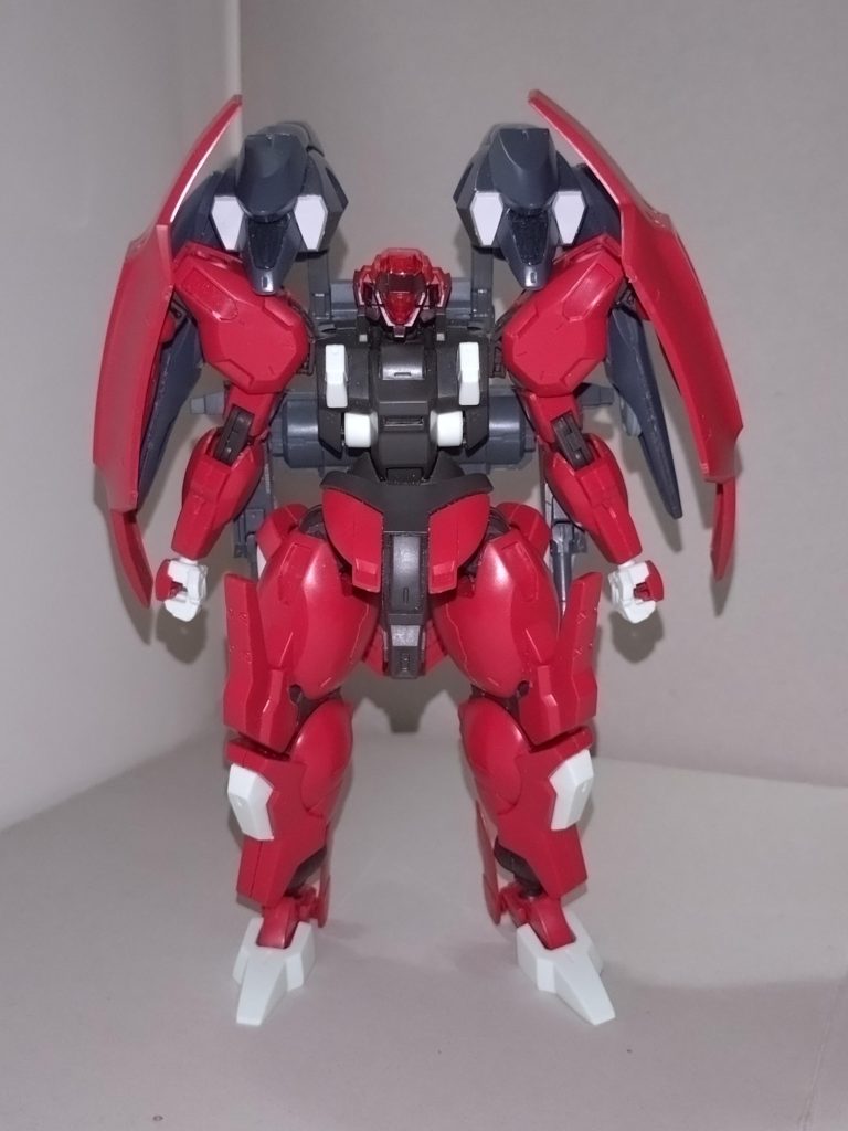 【概要】MD-0065VS2　ロートブルーダーSpez2(ツヴァイ)Morfonicaのボーカル担当・倉田ましろがダリルバルデをベースとして制作した「ロートブルーダー」に、同じMorfonicaのバイオリン担当・八潮瑠唯から譲られた元アークファラクト用バックパックを組み込んで、火力向上を図った姿。使い勝手がよろしくないビームライフルとビームマントを廃し、複列位相エネルギー砲2門とフロートマイン4基を増設。