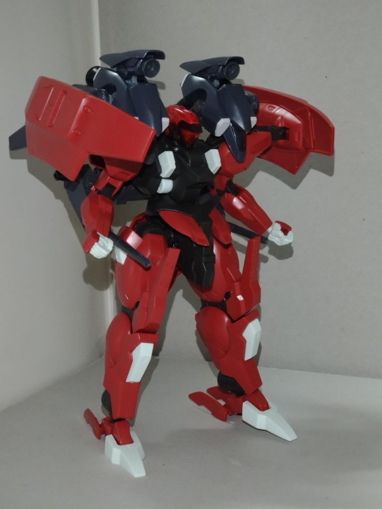 本体、バックパックとも改造箇所そのものはありませんが、リトラクタブルビームガンのマウント部分の軸を多少、瞬着で太らせています。 また次回、お会いしましょう。