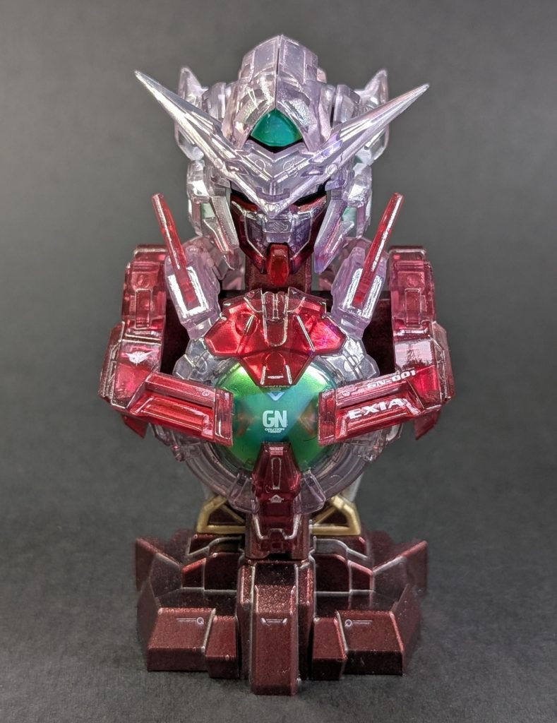 息子がフリーダムのメカニカルバストを見て欲しくなったそうで、エクシアを回したらクリアが3つ出てしまい、こんなはずじゃなかった、と…組立て済の一つ目は父が買い取り、2つ目は義兄が買い取ることになっていました。息子は一度組んだのでカプセルのまま放置…