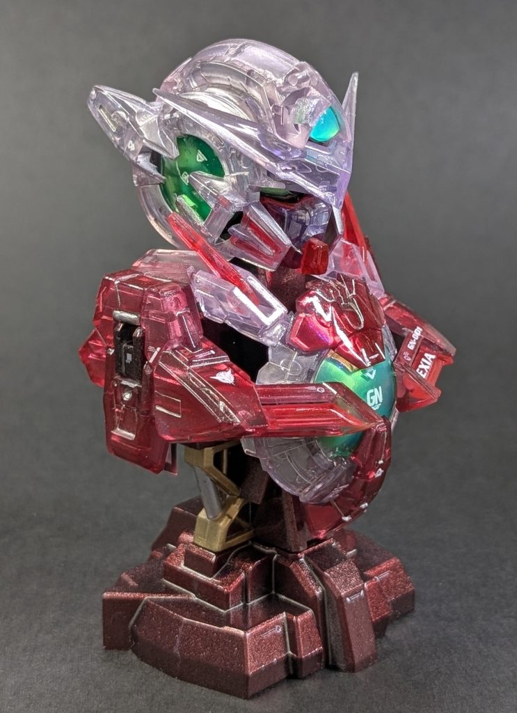 00は見たことが無く、皆さんの作品やネット画像を見て製作しました。せっかくなのでクリアを活かしてメカニカルコアメッキ風にしてみました。裏面にクリアを吹いた後、メッキ代わりにプレミアムミラークロームを吹き付け。それっぽくなりました。表面は3色に塗り分け、ピンクはそのまま、クリアレッド、ディープクリアレッド。