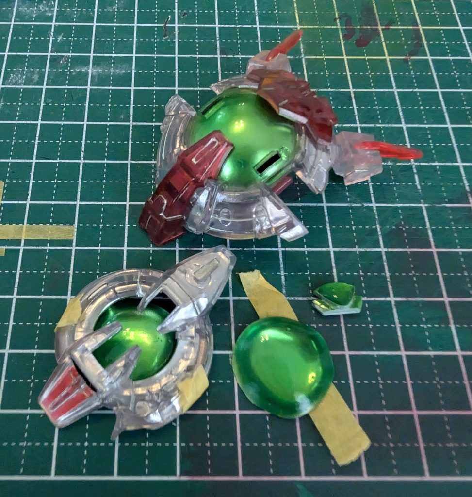 額と耳のGNドライブ?は外装には付いてないのでレジンで自作しました。型はタイラバという釣りのオモリ。もちろんブラックライトで光ります。