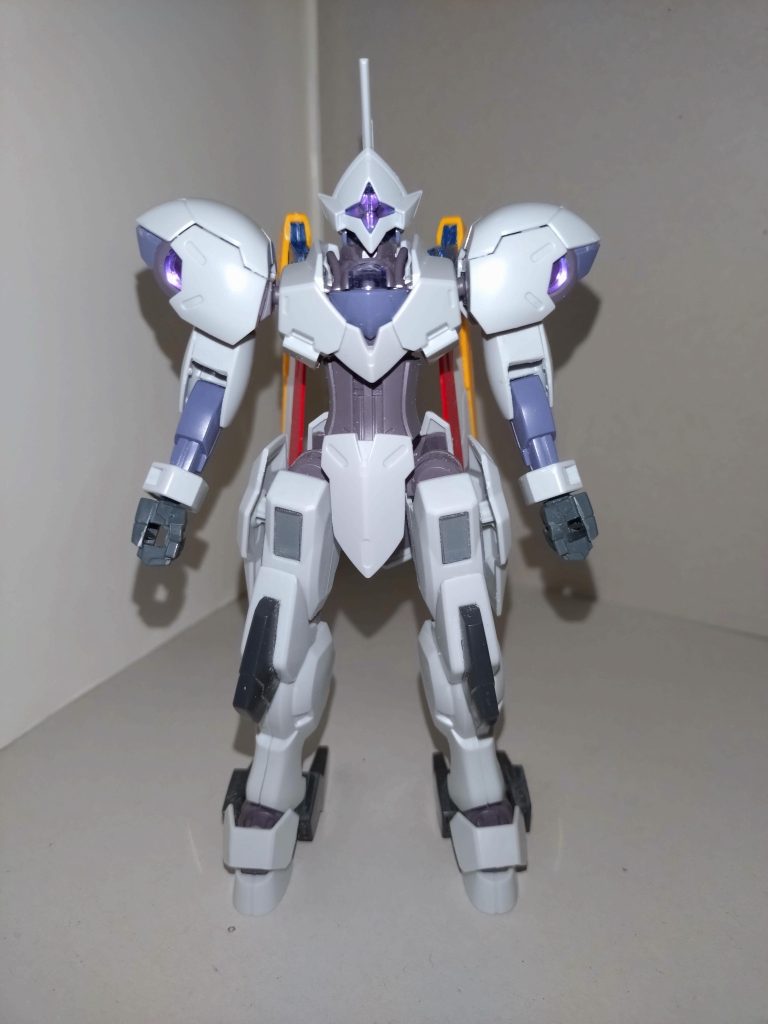 【概要】CFK-229W ハイランダーミカエリスRoseliaのギター担当・氷川紗夜(メイン画像右側のイラストの人物)が制作したガンプラ「ミカエリスD」は、バックパック更新によりD1→D2へ発展していったが、もともとのミカエリスからして脚部が細く、これ以上強化を加えると自立が不可能になる恐れがあった。そんなある日、紗夜は単身、大阪・日本橋を訪れる。