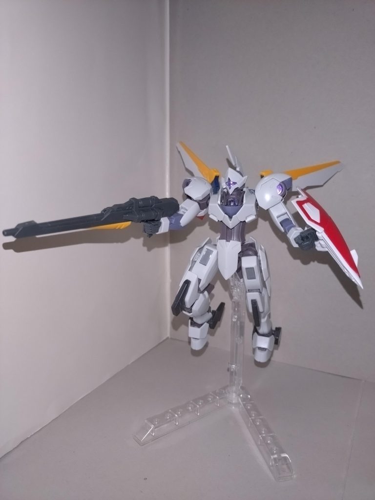 ウイングシールド後述するビームサーベルのラックを兼ねているだけでなく、先端部にはラム、後端部にはバルカン砲2門を持つ。なおバルカン砲は大腿部にも各1門を持ち、装弾数はそちらの方が多い。紗夜「ガンダムW自体、実は一度も観ていないので、バスターライフルが実弾兵器なのかビーム兵器なのか解らないまま、デザインだけでパーツを買ったようなものでしたが、羽沢さんは喜んでくれています」