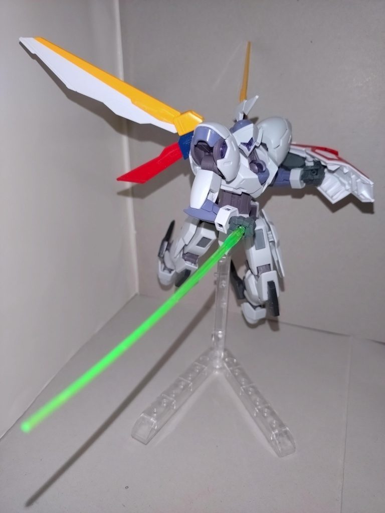 紗夜「ウイングガンダムだったら、サーベル抜刀のとき、使わないバスターライフルはどこにマウントしていたのでしょうね?」