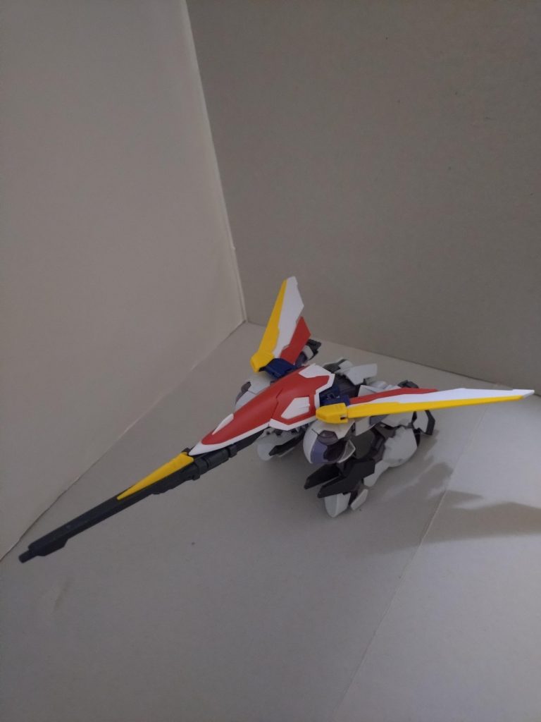 紗夜「両肩を跳ね上げ、大腿部のプレートを起こし、ヒザを曲げ、最後に脚のクローを前に向けるとMA形態になります」〜花咲川女子学園の同窓会報より〜