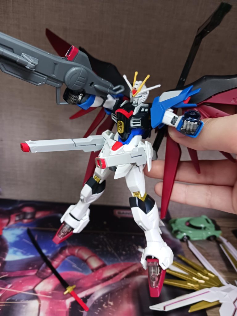 劇中で、集中砲火を受け、大破したフリーダムを改修した機体。基本兵装はそのまま、高出力武装が多く、パワーダウンしてしまうこともあったため、エンジンを新たなものに、変更している。