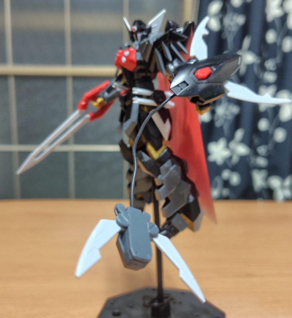 鉤爪付きのロックシールド、スヴァ・ローグはワイヤーアンカー付き。