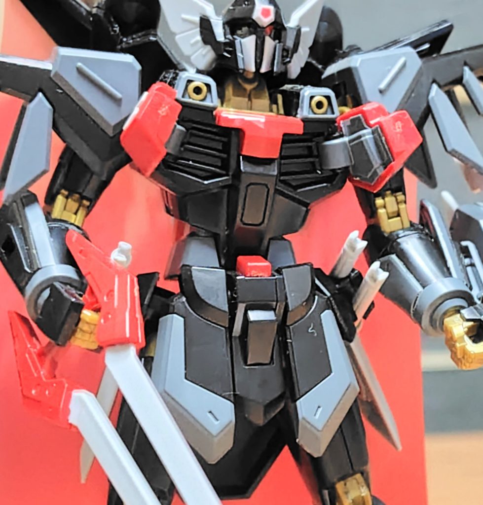 胸部には隠し武器・近接短針投射システムを潜ませてる！