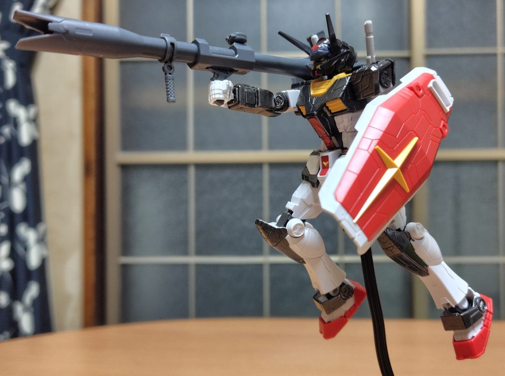 バズーカはストライクが装備してた4本マガジン挿しの物を装備。