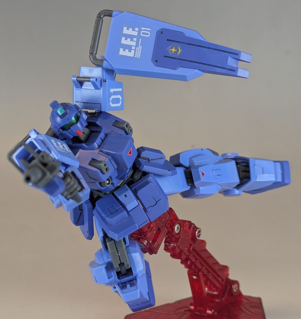 更にバックパックもグレーに塗装してますがこれはEXVSシリーズの時のブルーを参考にしました