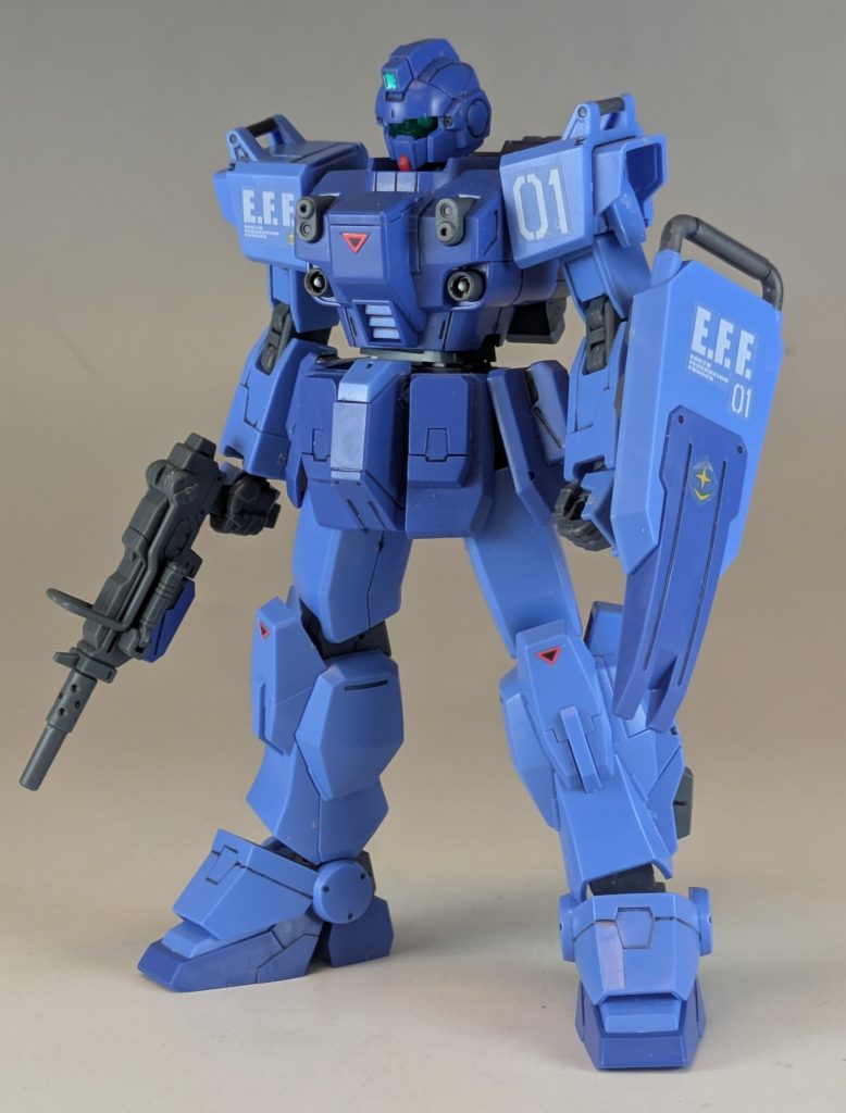 スミ入れと簡単な塗装で済ませジャンクパーツの1号機からヒサシとトサカ部分を拝借、頭部カメラアイのレンズ部分をシャインシルバー、周辺をグレーに塗装することでEXAMシステム発動時の赤い眼光が分かるようにしました