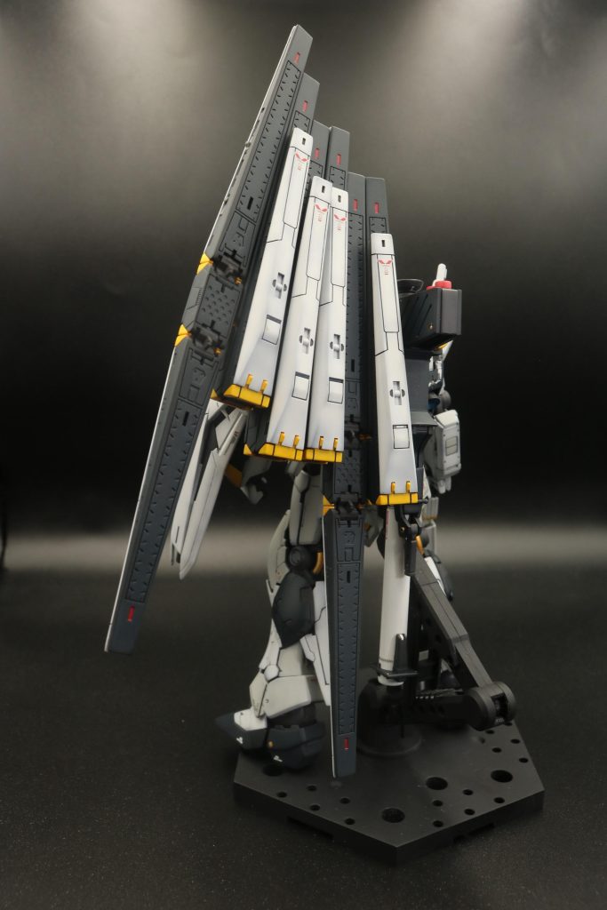 RGνガンダム–2枚目/制作者：ヒロハル