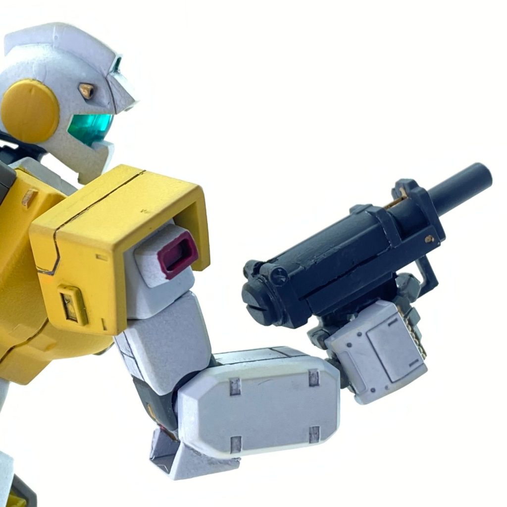 設定画準拠の専用ビームガンです。完全再現とはいきませんでした😅カスタマイズキャンペーンのR-4ビームライフルの本体部分をベースに、バレルやグリップを作り直しました。