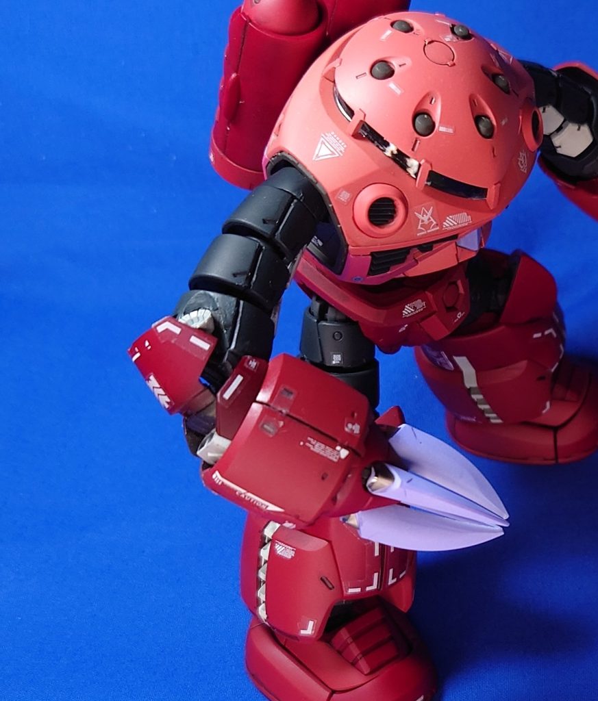 ヒジ部曲げながら内蔵ブースター展開