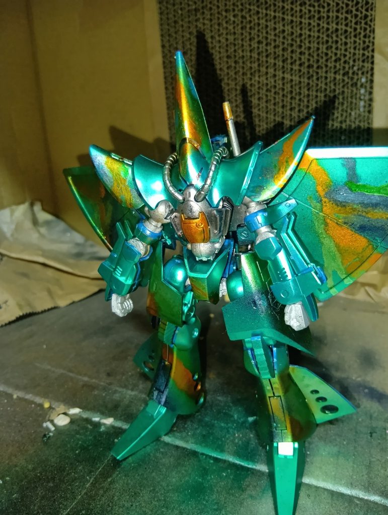 使用した塗料はガンダムマーカーメタグリーンガンダムシルバーメタリックイエローグリーンメタリックダークブルーメタリックオレンジ武器などにヘビーガンメタリックガンダムゴールドです！