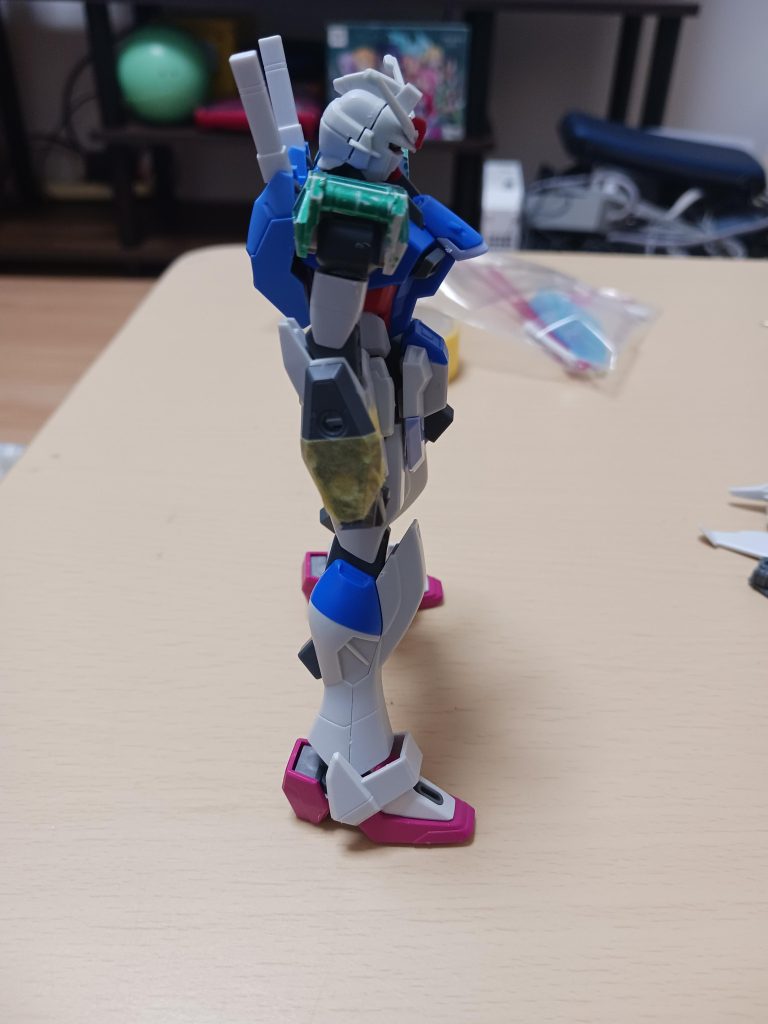 ヘッド　インパルス(黄色アンテナを外した状態)ボディ　インパルスそのままアーム　肩はダブルオーダイバー、腕はインパルスと30mmのオプションパーツ、手首にはガンプラオプションパーツのビルドハンズ角型を使っていますレッグ　足の部分をインフィニットジャスティスに変更バック　エアリアル シルエットはシンやルナのインパルス同様3種類の近中距離、近距離、遠距離のシルエットがあり、インパルス本体と同時に近距離用のシルエットを制作していますので、完成をお待ちください！