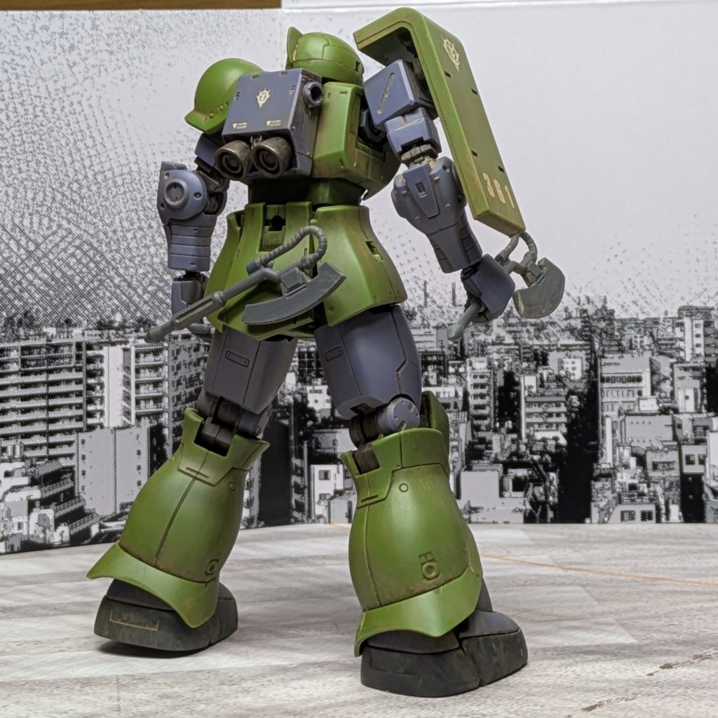 ケイト・レデカーは一年戦争以前はガデム大尉指揮下のMS実験戦闘隊の一員として活動。開戦後はルウム戦役に従軍し軍曹から曹長に昇進。第一次地球降下作戦後はオデッサ基地群配備となっていたが、オデッサ作戦時に撤退支援のためHLVに乗らずに戦い続け、同じく残存していたミッドナイター隊およびレッドウルフ隊のソラリ大尉と共にアフリカへ脱出し、エチオピアで終戦を迎えた。しかし、現地部隊が残党軍化したためなし崩し的に残党軍に加わったものの、戦いの意義を見出だせず、ソラリ大尉の助言もあって機体ごと彼女は残党軍を離脱。その後はケニアに移り、現地人の村に匿われて生活していたが、国連軍の汚職将校の部隊が村で狼藉を行い、村人を守るため隠していたザクで彼女は国連軍部隊を攻撃。ジム5機を僅か3分で仕留めた。直後に国連軍憲兵隊が到着しレデカー曹長は機体を降りて投降。彼女は逮捕されたが、村人らの証言と汚職将校逮捕に貢献した事から釈放されサイド3に帰還した。なお、帰還後に退役して民間警備会社に移っていたがラプラス事変後にジオン共和国軍に復帰。元ランバ・ラル隊のヘクター・ハモンドと共にジオン共和国ミネバ派の1人として活動している。