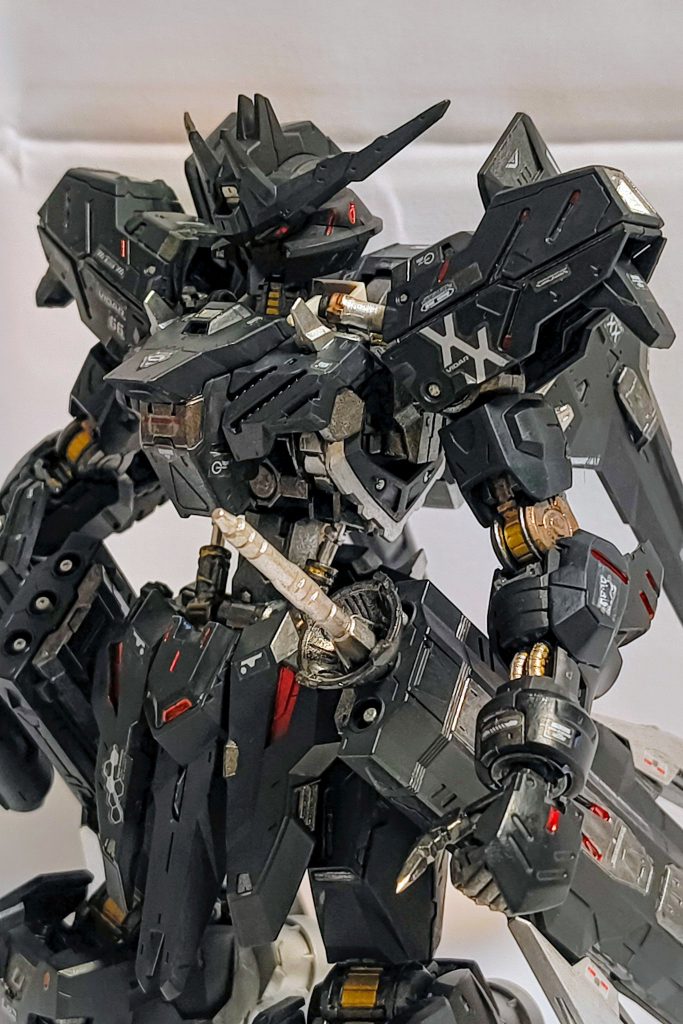 元の造形がとんでもなく素晴らしいので、筋彫り等の作業は実施していません