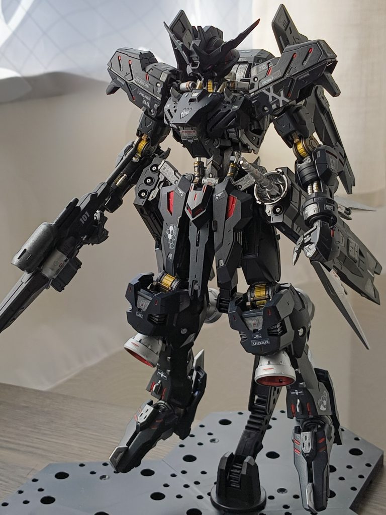 フレームは、ガンメタル、シルバー、ゴールドで塗装写真では分かりづらいですが、外装はシーブルーとホワイトの混色で塗装しています。