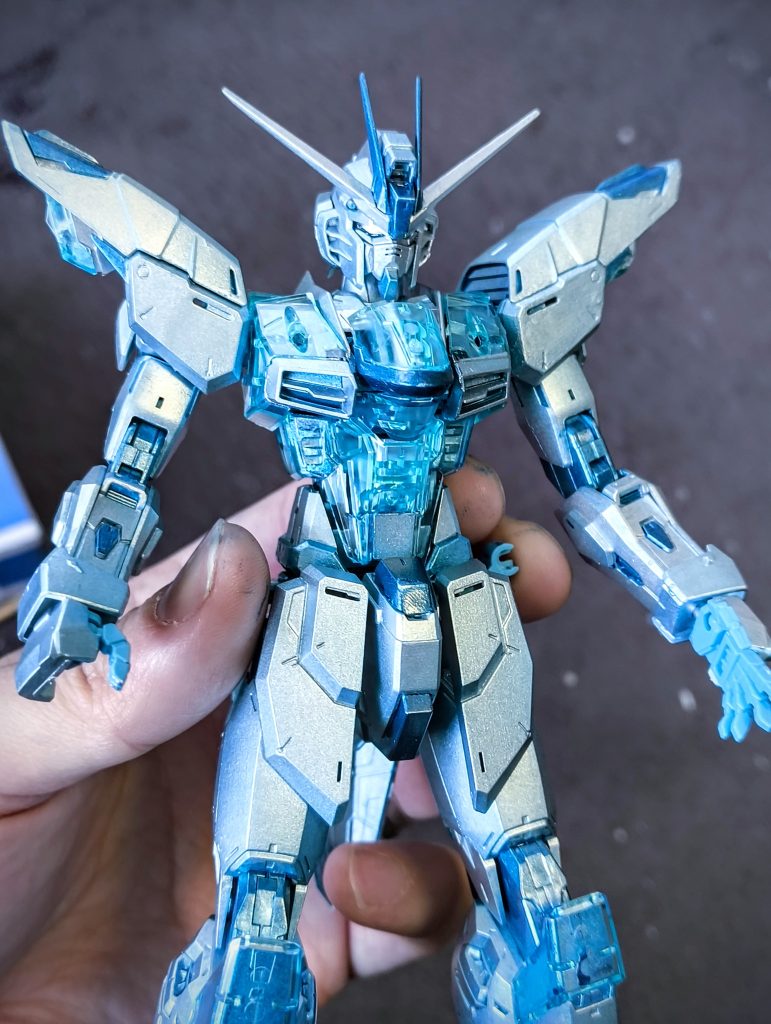 塗装後シルバー、メタリックブルー、クリアブルーの塗料の配分を都度調整しながら塗装