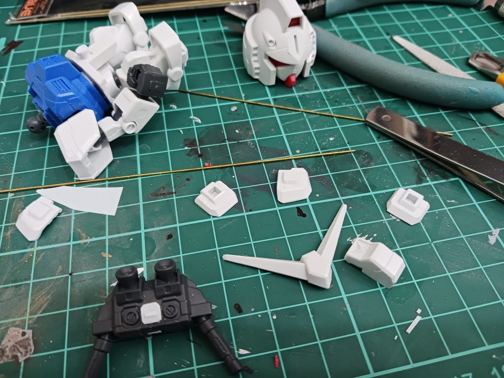 他は、顎を引けるようにマスク裏を削りこんでます。