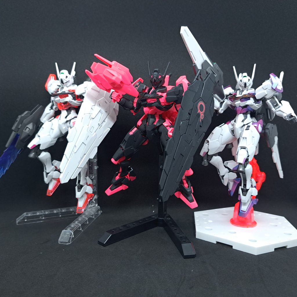 我が家のルブリス3機左は一番くじ、右は一般販売のものです。