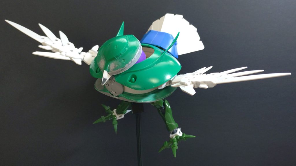 制作過程。翼は既存の30MMのものから。尾羽根はほぼフルスクラッチで、展開可能。