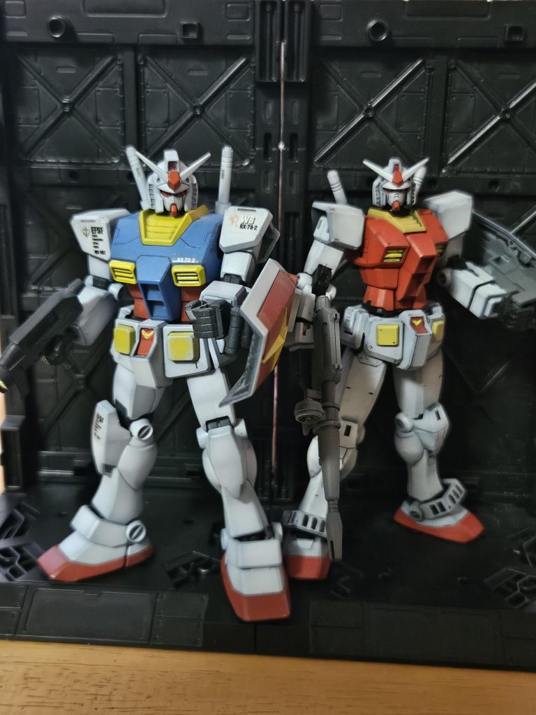 今のガンダムと並べるとプロポーションが…😅