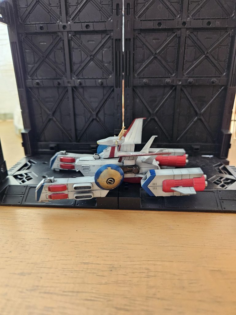 ホワイトベースアームズ横の丸はIフィールド発生装置