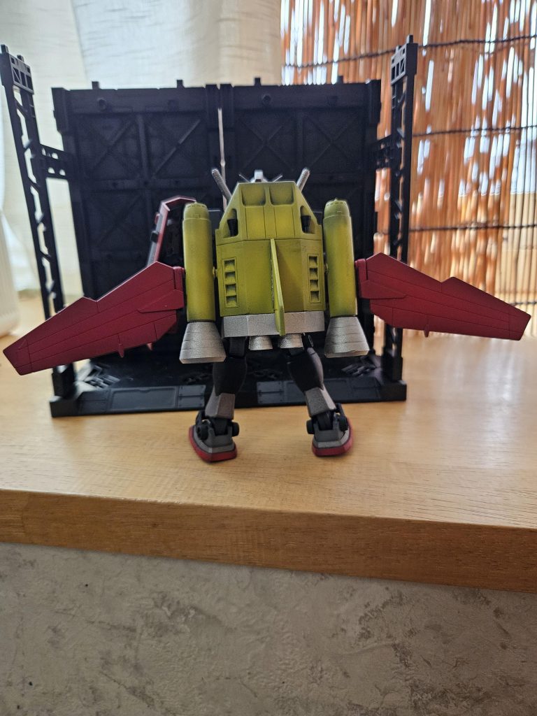 高速移動形態バーニアが反転して推力が上がります 