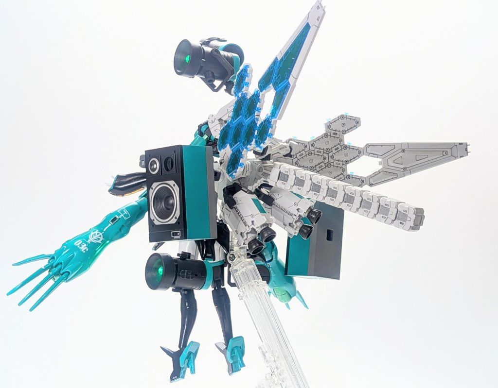 後ろ姿。まぁ自立なんて無理無理というか元々そんな事考えてません&空飛びながら歌って欲しいなと。