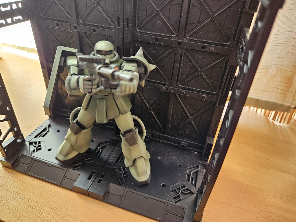 「隊長!!連邦の白いヤツが!!うわぁああっ…」通信は途絶えた…