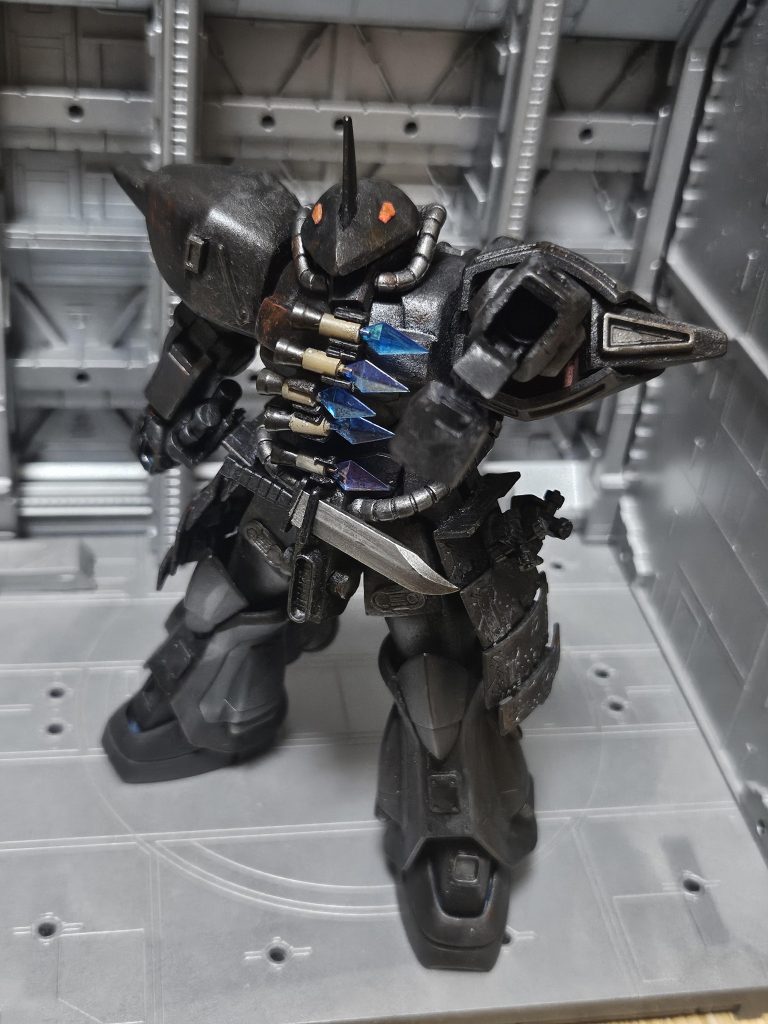 左腕に隠しザクバズーカ